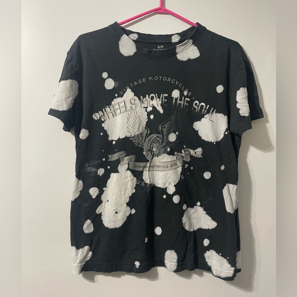 small baggy tee
